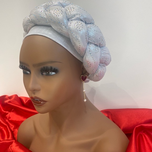 Stunning White beaded headdress wrap with heart shaped statement earrings! - Picture 3 of 5